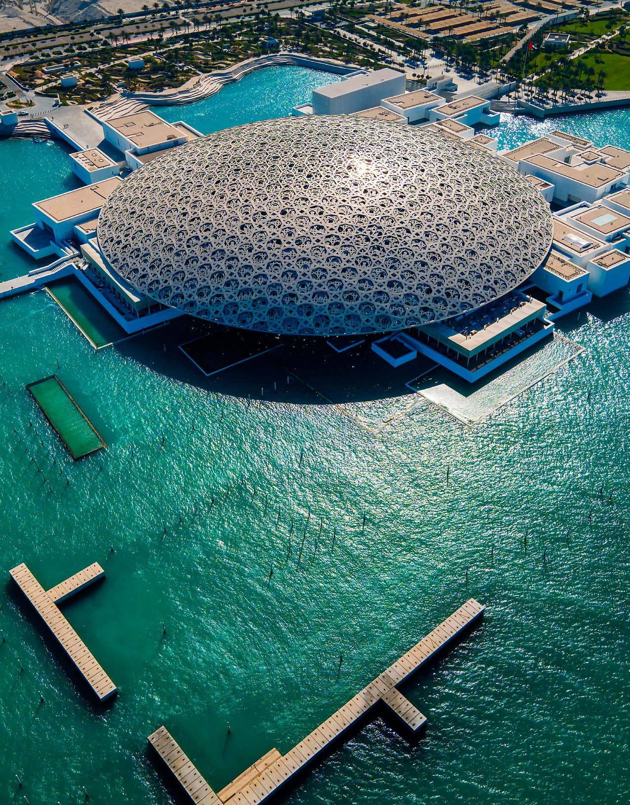 Le Louvre Abu Dhab i a ouvert en 2017 . SHUTTERSTOCK