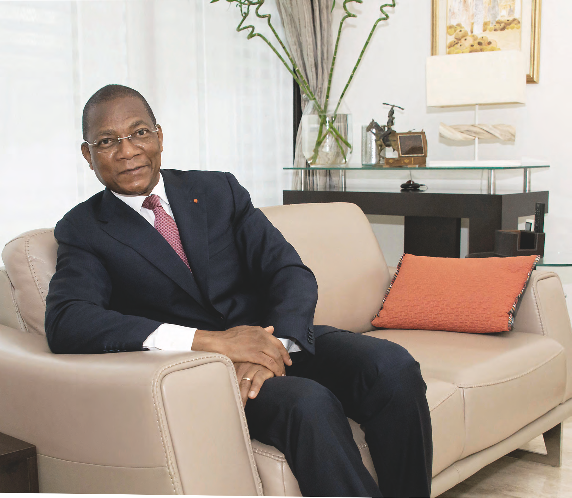 Le ministre dans son bureau.JEAN SOMBRO