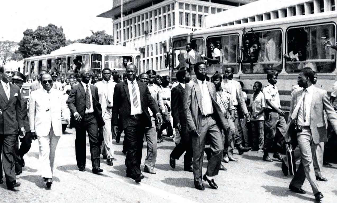 Promenade du président Félix Houphouët-Boigny (en blanc), au Plateau, le 9 janvier 1986.REA