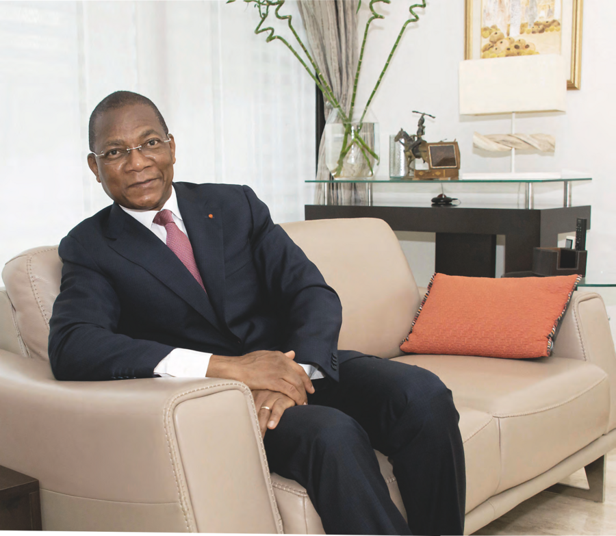 Le ministre dans son bureau.JEAN SOMBRO