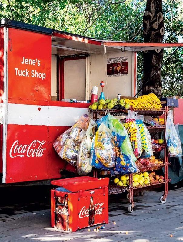 Petit commerce de rue à Johannesbourg, en Afrique du Sud. SHUTTERSTOCK